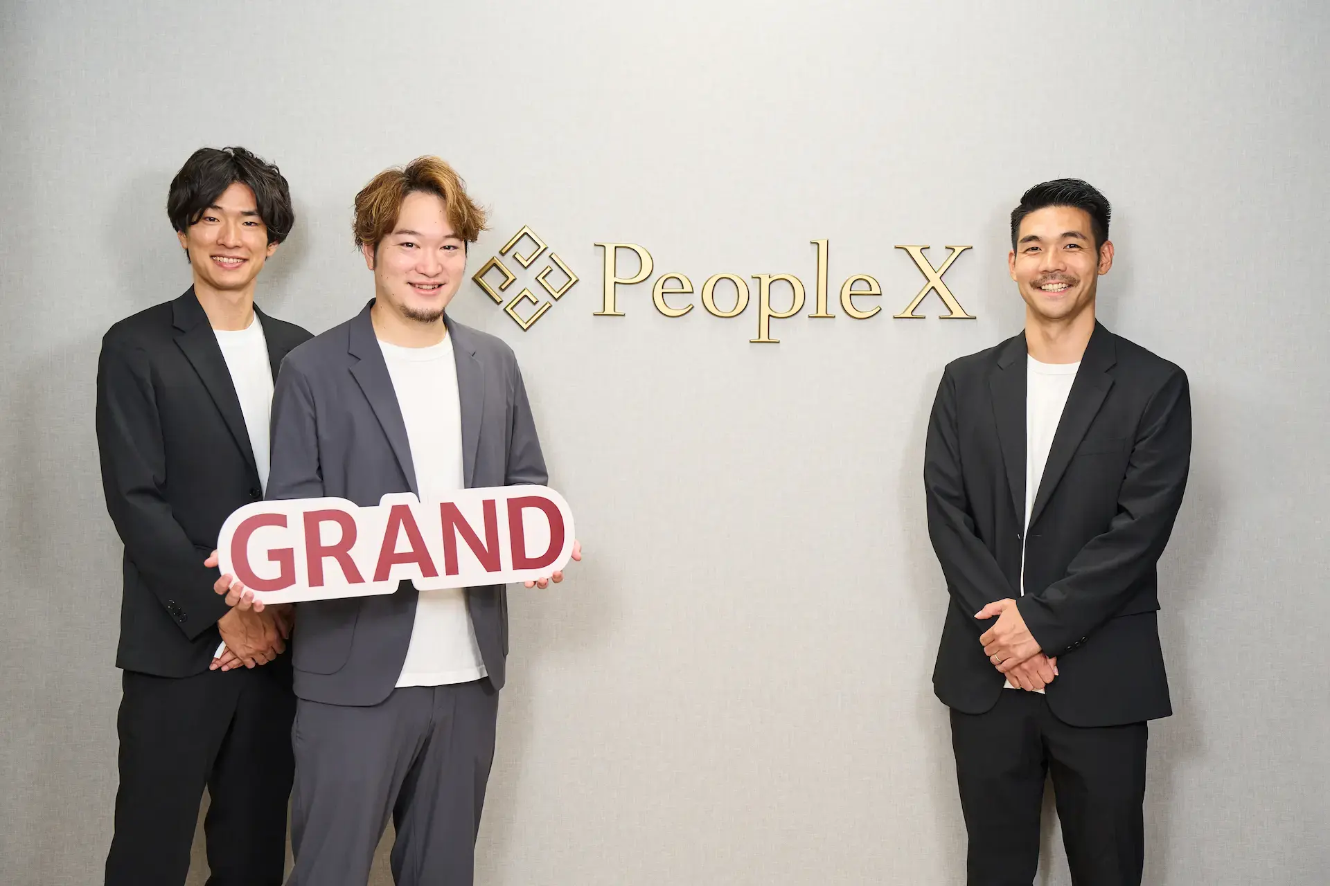 "究極の待ち時間"　エレベーター広告で指名検索数が7倍に　PeopleXの戦略を探る